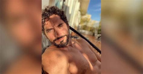 Paco Leon Desnudo En Su Piscina Zona Gay