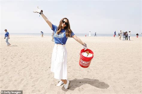 Katharine Mcphee And Adrian Grenier Lead A Beach Cleanup In Malibu