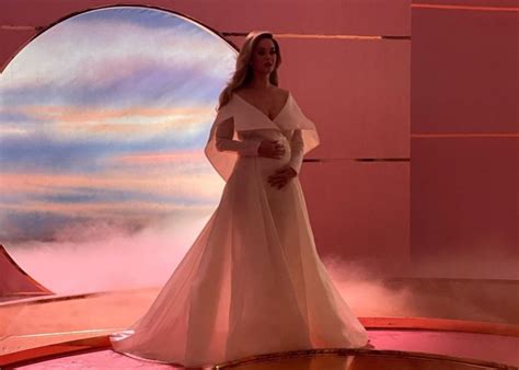 Katy Perry Wore Alexis Mabille In What May Be The Best Pregnancy Reveal