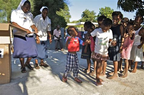 Seit jahrtausenden zählen erdbeben zu denjenigen naturgewalten, die die menschen am meisten fürchten. Erdbeben: UNICEF-Fotoshow: Haiti - Bild 7 - GEOLINO