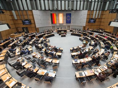 Der bundesrat ist eines der fünf ständigen verfassungsorgane der bundesrepublik deutschland. Bundesrat und Abgeordnetenhaus laden zum Tag der Offenen ...