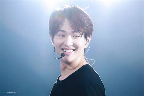 Onew Reportedly Suffered An Injury During Shinee Concert In Japan