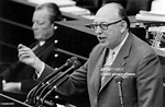 Wolfgang Mischnick während der Etatdebatte im Deutschen Bundestag in ...