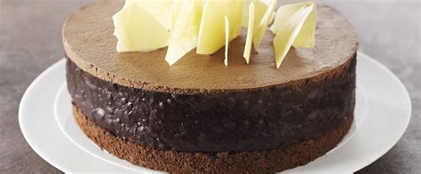 Melt the chocolate with the water over low heat, cool, then add slowly to the. Recette de chef - Eric Sapet présente sa recette ...