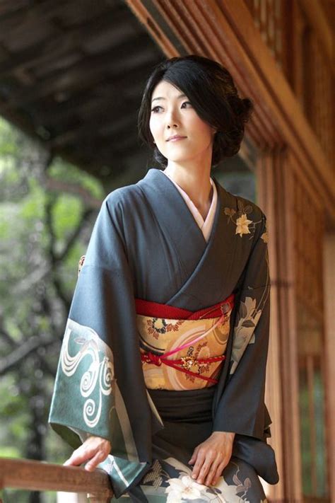 I Love This Japanese Woman Dressed In A Traditional Kimono Photography