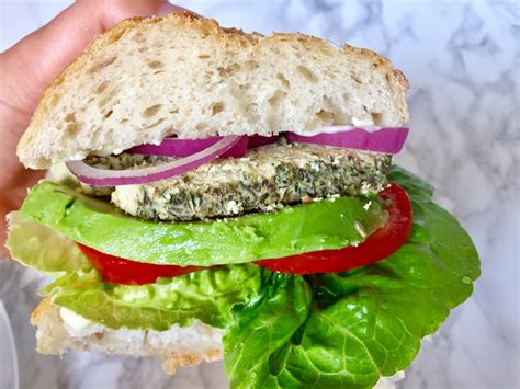 Фото № 27477992 от 0 рублей. Belegtes Baguette mit Kräutertofu vegan - vegan 24/7