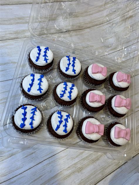 Pin by Sweet Dreams Custom Cakes on Sweet Dreams Bakery in 2020 | Sweet dreams bakery, Gender ...