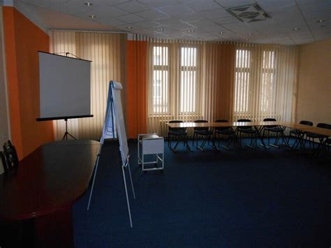 Od 22 lutego 1983 roku w strukturze uczelni działa również uniwersytet trzeciego wieku, który funkcjonuje dzięki współpracy z innymi uczelniami w katowicach: Biuro Mickiewicza 15 Centrum Office - ul. Mickiewicza 15 ...