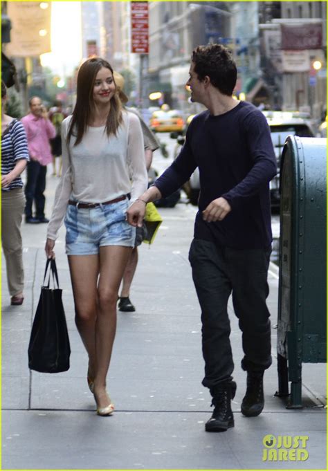 Miranda Kerr And Orlando Bloom Holding Hands In The Big Apple 625