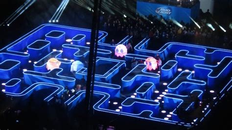 Life Size Pac Man Maze Unhinges Jaw Consumes Los Angeles Kotaku