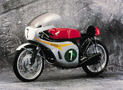 The honda rebel 250 is a great beginner motorcycle. The Sound of the 6-Cylinder 250cc Honda RC166 Will Blow ...