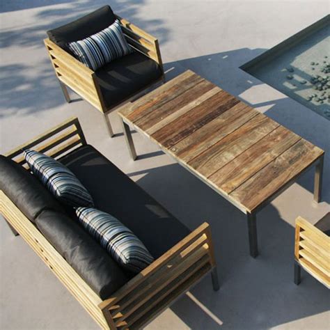 This means that with only a minimum of care, your teak outdoor furniture will remain. How To Clean & Oil Teak Outdoor Furniture - DIY Guide