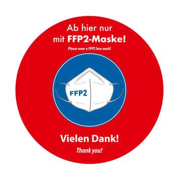In ganz deutschland gilt eine verschärfte maskenpflicht. Hinweisschild Fensterfolie FFP2 Maskenpflicht