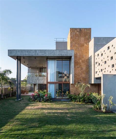 Extruded Volumes Form Pixel House By The Grid Architects In India