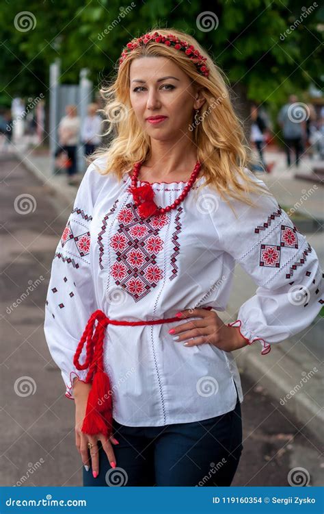A Girl In Traditional Ukrainian Clothes At The Parade Of Vyshy Stock