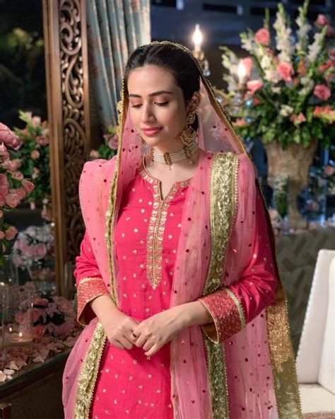 Latest Clicks of Beautiful & Gorgeous Sana Javed | Reviewit.pk