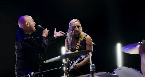 Nita Strauss And David Draimans Dead Inside Officially Earns 1 At