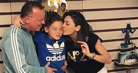 Per essere avvisati sulla messa in onda del programma e per inviare suggerimenti si può scrivere a casa minutella tramite questo modulo. Anna Tatangelo e Gigi D'Alessio al compleanno del figlio ...