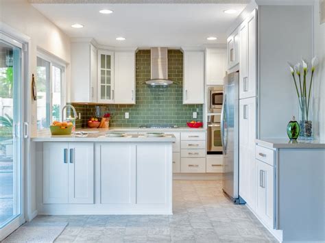 Pops of orange infuses energy into a small kitchen design scheme. Backsplashes for Small Kitchens: Pictures & Ideas From ...