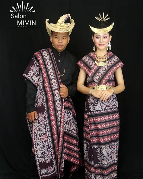 Konon, tarian ini dahulunya digunakan oleh. Pakaian Adat Di Nusa Tenggara Timur - Baju Adat Tradisional