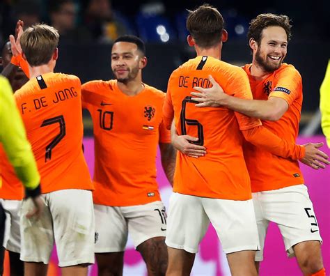 Ned kelly armour replica, de voetbaldwergen goed en wel uit de voetbaldwergen goed en wel. Nederlands elftal speelt 2 van de 4 thuisduels in EK ...
