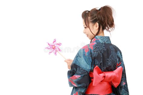 mujer japonesa en la ropa del kimono imagen de archivo imagen de oriental japonés 21159073