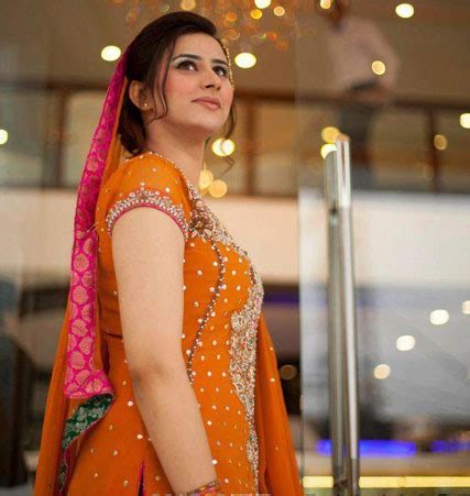 Madiha naqvi shares wedding pictures. Fashion Mania : Hot Pakistani TV Anchor Madiha Naqvi ...