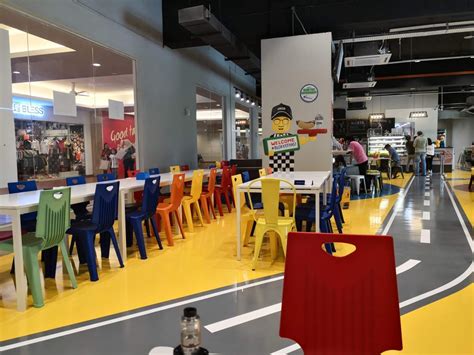 43, jalan pju 1/1a, pusat perdagangan dana 1, 47301 petaling jaya, selangor, malaisia. Kid-Friendly Lunch At The Colourful LEGO-Inspired BLOKKE ...