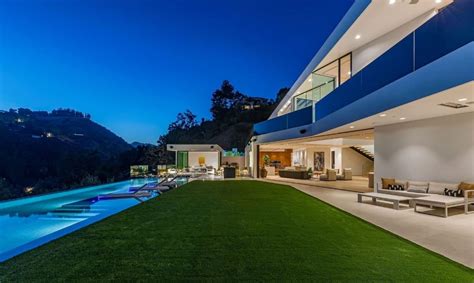 An Inside Look At Chrissy Teigen And John Legends House In Beverly Hills