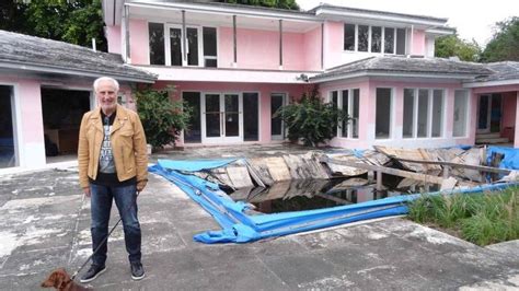 Drug Lord Pablo Escobars Florida Mansion Razed Bbc News