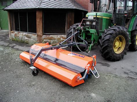 Mit wassertank und elektrischer pumpe arbeitsbreite 150 cm schrägstellung möglich. Tuchel-Sweep ECO - Tuchel Maschinenbau GmbH
