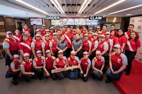 Filipinos Lead Queue To Uks First Jollibee Branch Abs Cbn News