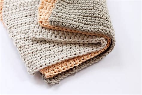 Free crochet home spa bath mat set. Crochet Washcloth Pattern {Beginner Friendly!} | Handy Little Me