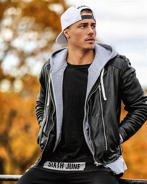 Pin By Manon Smeets Vosters On Hiphop Outfit Guys Mens Fashion