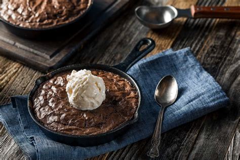 Cast Iron Skillet Brownies The Wicked Noodle