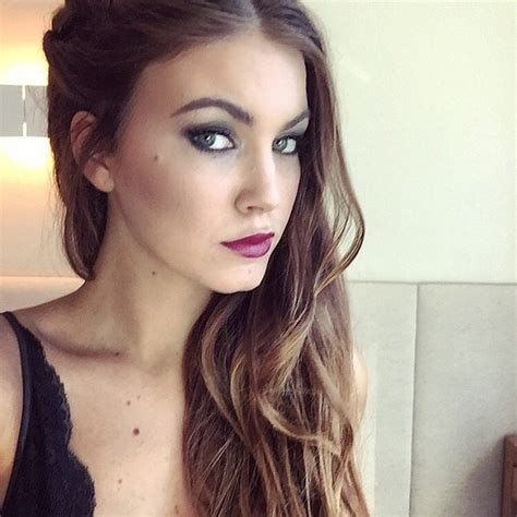 Celebrities Wearing Dark Lipstick At The Logies 2015 Popsugar Beauty