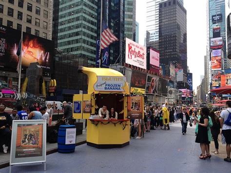 This Is Bananas Bluths Original Banana Stand Pops Up Today In Culver