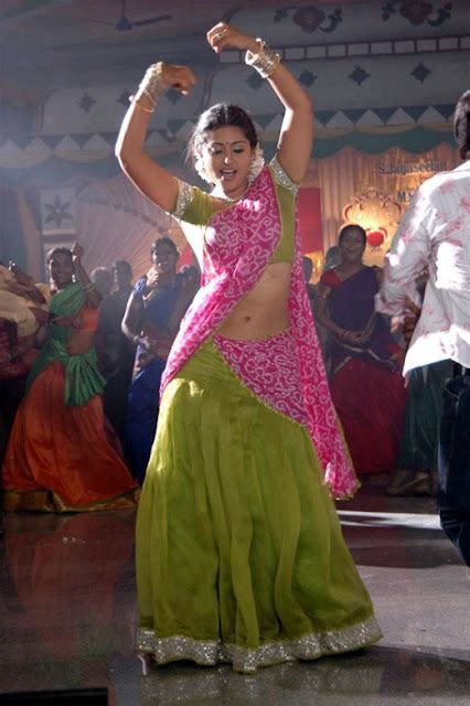 Indian Movie Actress Sneha Navel Show In Saree
