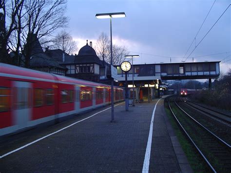 Am beliebtesten ist die reihe 17, weil vor dieser ein breiter quergang die sitzreihen des saals trennt. Zoologischer Garten S Bahn : Bahnhof Berlin Zoologischer ...