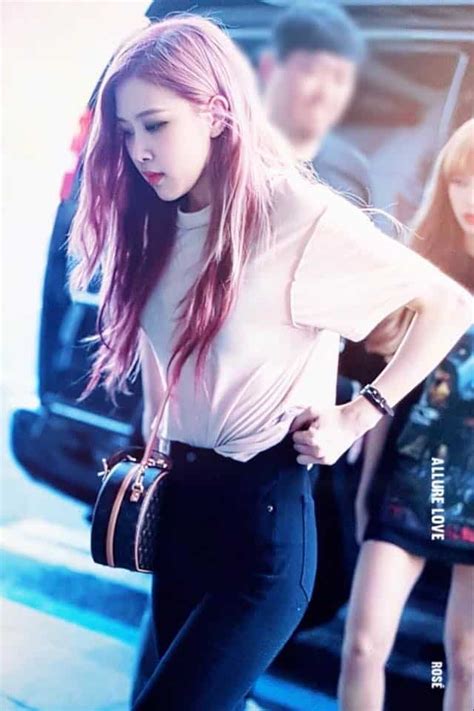 The seaside breeze plays with the celebrities' hair, making. After all, netizens concluded that Rosé (BlackPink ...