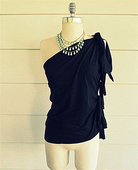 Just mark the shape of the shoulder straps and cut. WobiSobi: No Sew, One Shoulder Shirt. DIY