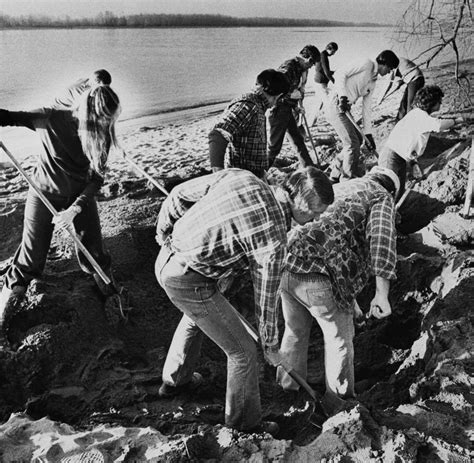 Cooper is the pseudonym of an unidentified man who hijacked a boeing 727 aircraft in united states airspace between portland and seattle on the afternoon of november 24, 1971. US-Kidnapper: Bei D. B. Coopers Coup gibt das FBI auf - WELT