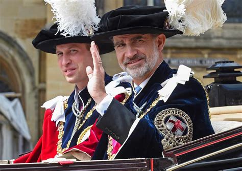 Con isabel de veamos tres monedas de esos años en las que aparece como rey de inglaterra, una con ceca de londres, otra de nimega y la tercera de nápoles. Las imágenes de la investidura de Felipe VI como caballero ...