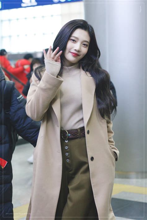 Here Are The Top 7 Korean Fashion Tips To Dress Like Red Velvet’s Joy K Luv