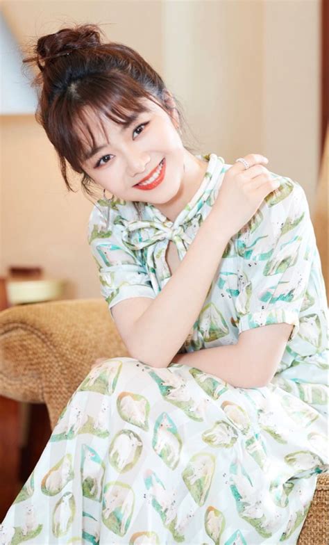 Sinh năm 1990, gắn bó với ngành giải trí đã hơn 10 năm nhưng nữ diễn viên họ đàm vẫn còn khá xa lạ với khán giả yêu phim trung quốc. Đàm Tùng Vận trong 2020 | Diễn viên, Nụ cười, Nữ diễn viên