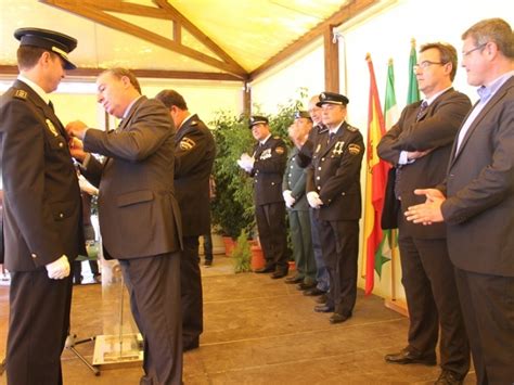 El Alcalde Participa En El Día De La Policía Nacional Y Entrega Las Condecoraciones Al Mérito