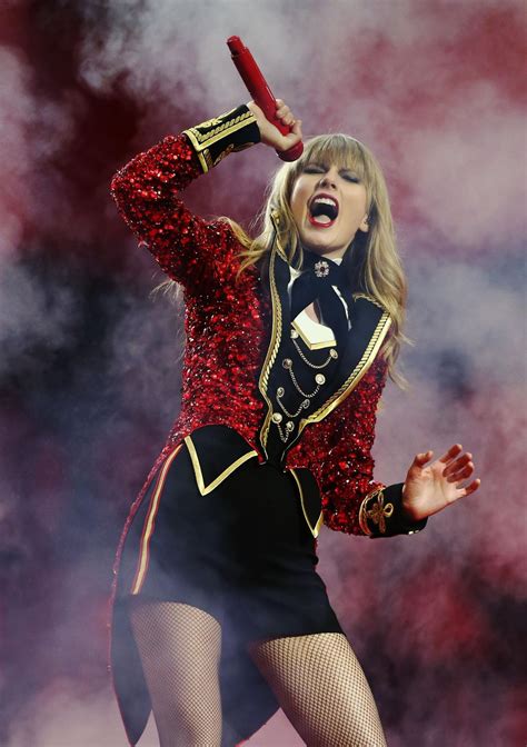 Taylor Swift Announces Massive Red Taylors Version Tracklist