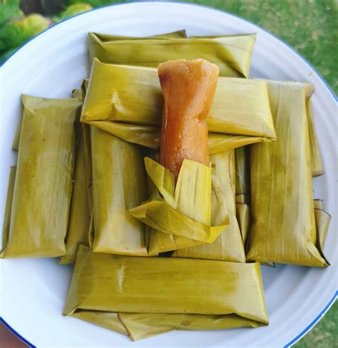 Cara membungkus makanan menggunakan daun pisangmembungkus makanan dengan daun pisang, harus tahu cara yang benar, ya. 13 Makanan Indonesia yang Dibungkus dengan Daun Pisang ...