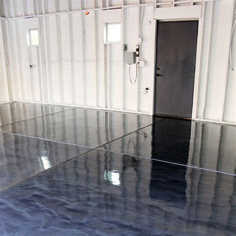 How to use rustoleum rock solid garage floor coating to turn your garage into an amazing retreat. How to Apply RockSolid Metallic Garage Floor Finish - Blue ...