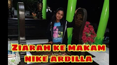 06:47 assalamualaikum raden nike ratnadilla kusnadi lahir di bdg,pd tgl 27 desember 1975.dan meninggal pd tanggal 19 maret 1995. ZIARAH KE MAKAM NIKE ARDILLA MALAM HARI - YouTube